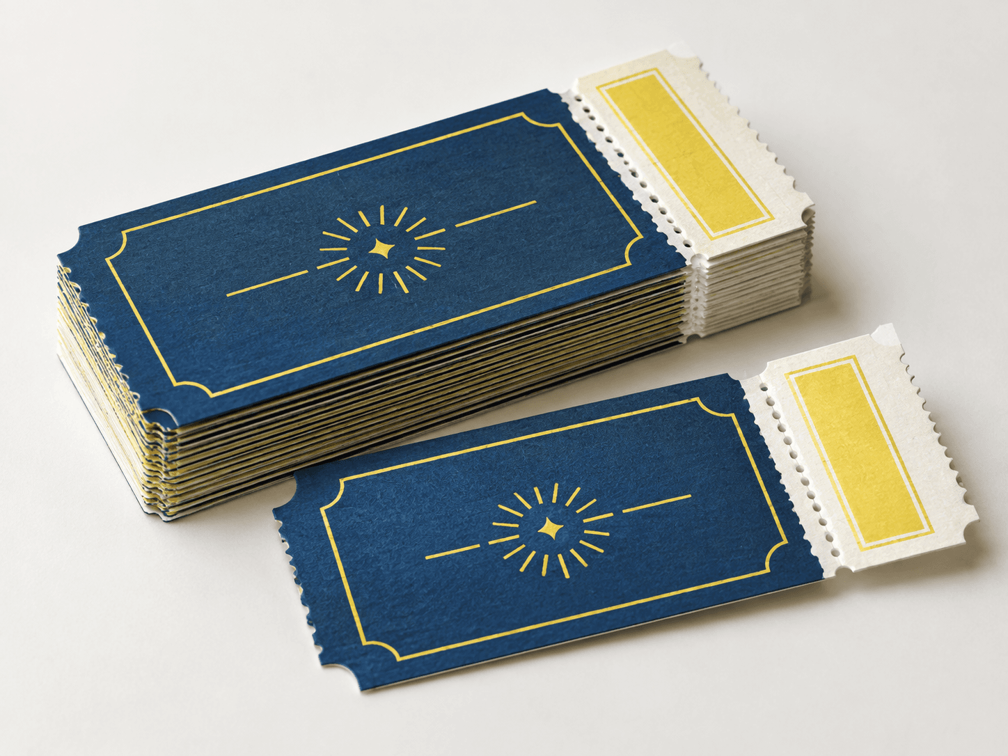 Bilhetes de rifa numerados com talões de participação destacáveis.